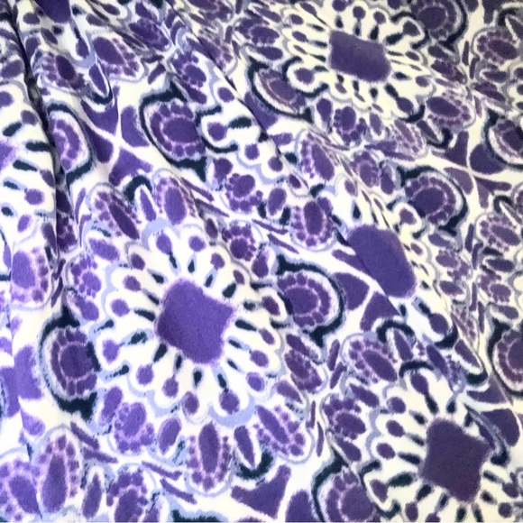 Stunning Purple Dress with Unique Design - Perfect for Any Occasion! - Picture 7 of 9